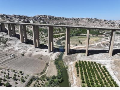 الخوذ البيضاء وبتمويل من "UNDP" تطلق مشروعاً لتأهيل وصيانة جسر الرستن