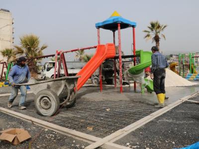 بهدف رسم البسمة على وجوه الأطفال...البدء بمشروع لتركيب الألعاب في 31 موقعاً بالشمال السوري