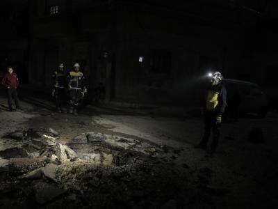 لليوم الثاني هجمات بأسلحة حارقة على إدلب …. وجرحى بقصف مستمر للنظام على مدينتيّ إدلب وسرمين