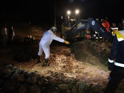 عاصفة مطرية تضرب شمال غربي سوريا.. والاستجابة لـ 40 مخيماً تضرر فيها أكثر من  650 خيمة