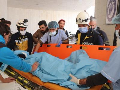 عائلة بأكملها بين قتيل وجريح ضحايا قصف قوات النظام وروسيا غربي حلب…وغارات جوية جنوبي إدلب