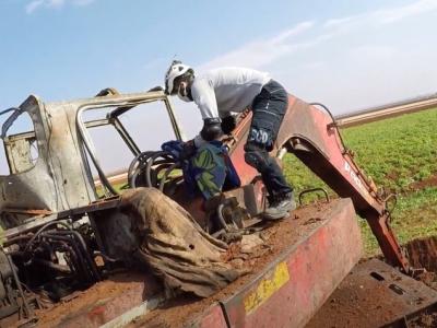 الصواريخ الموجهة…. موت يلاحق المدنيين ويمنعهم من الوصول لأراضيهم الزراعية