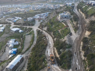 الدفاع المدني السوري يطلق مشروعاً لتبحيص أكثر من 50 مخيماً الأكثر عرضة لمخاطر السيول في شمال غربي سوريا