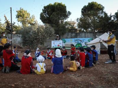 بهدف التوعية والتخفيف من آثار الحرب عليهم ... إقامة مخيم لأطفال في مدينة إدلب