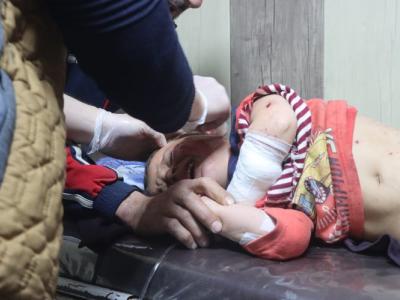 ضحايا أطفال بقصف لقوات النظام وروسيا على سرمين شرقي إدلب